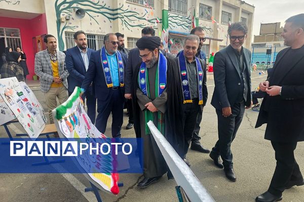 همایش «یاوران انقلاب» با محوریت نقش آفرینی دانش آموزان در گام دوم انقلاب