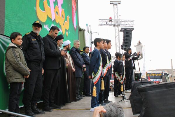 حضور گسترده اقشار مختلف مردم پردیس در راهپیمایی ۲۲ بهمن