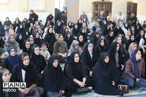 نشست پیشگیری از آسیب‌های اجتماعی در دبیرستان فرهنگ قرچک