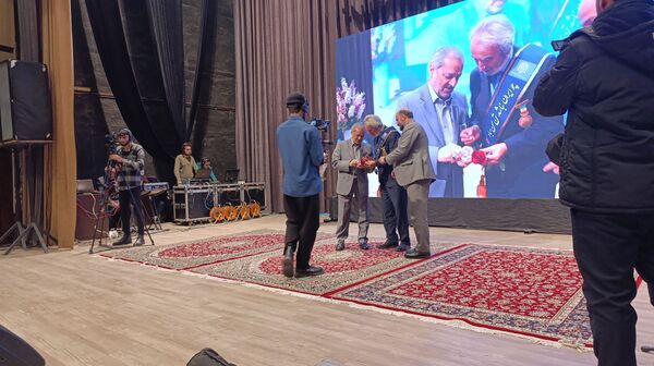 آیین نکوداشت خیر مدرسه ساز عبدالرضا وکیلی با حضور وزیر آموزش و پرورش در نیشابور 