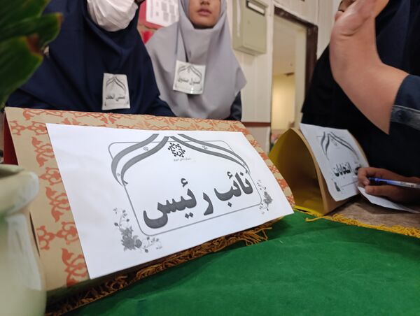 رقابت پرشور دانش آموزان در انتخابات شورای دبیرستان میرزا جعفر سروقد