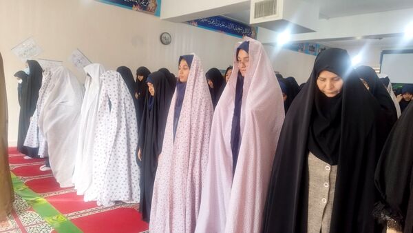 گرامیداشت هفته قرآن ، عترت و نماز در دبیرستان شاهد تکتم 