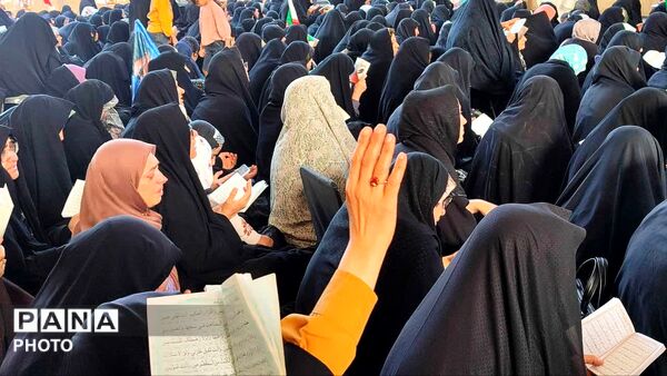روز عرفه ، روز توبه و بندگی در گلستان شهدای نجف آباد