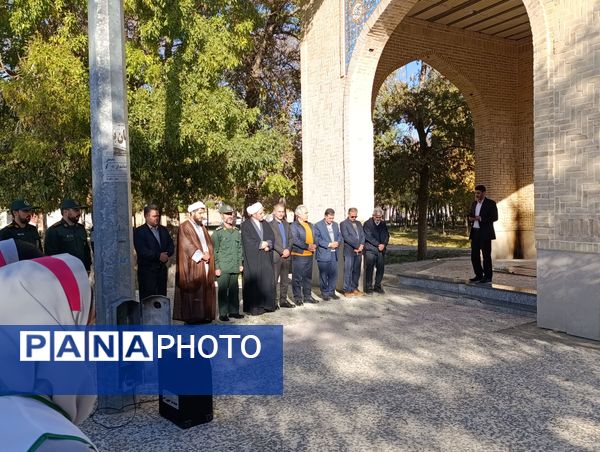 غبار روبی مزار شهدای گمنام شهرستان سلطانیه 