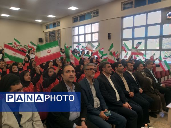 آیین نواختن زنگ ملی مبارزه با استکبار ستیزی در دبیرستان دخترانه متوسطه دوره اول توحید 