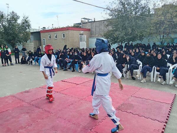 المپیاد‌ ورزشی درون مدرسه ای در دبیرستان فاطمیه