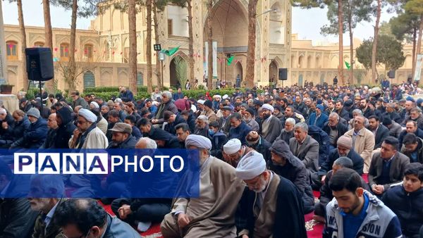 اقامه نماز پرفیض جمعه در سمنان