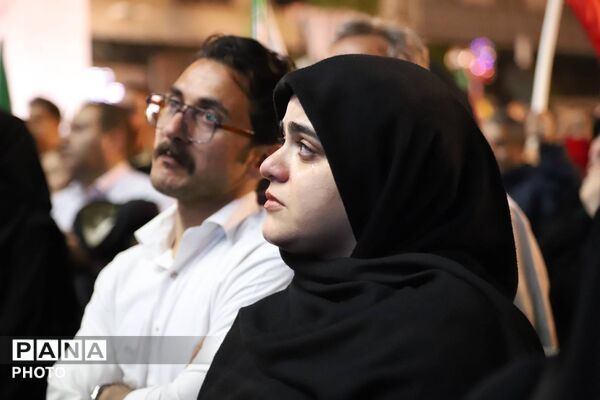 حضور پررنگ اداره آموزش و پرورش در راهپیمایی میدان انقلاب