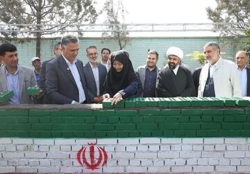 آیین خشت‌گذاری سه باب مدرسه در باقرشهر 