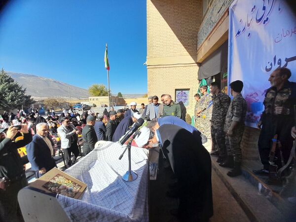 آنان که گمنامند زهرایی تبارند