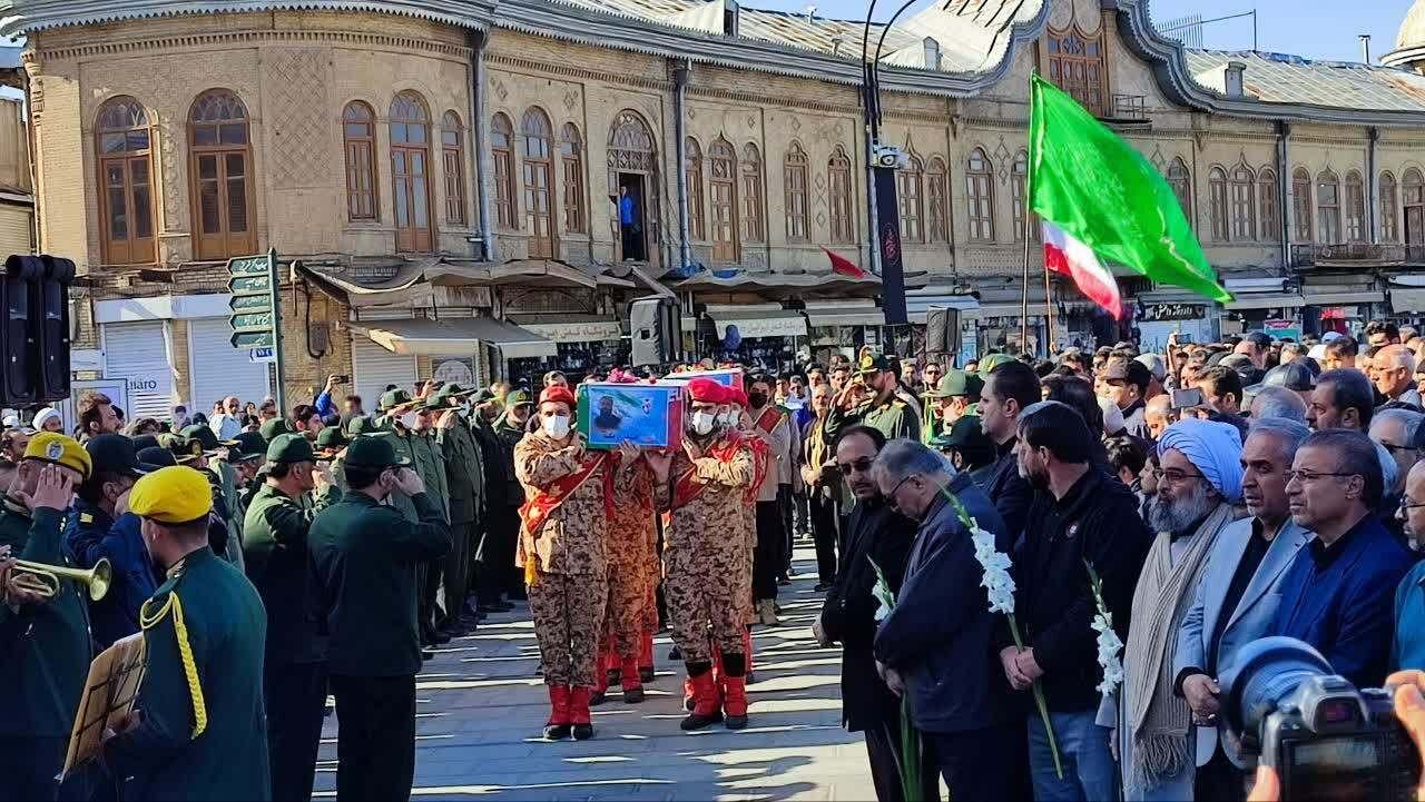  تشییع پیکر شهدا در میدان امام خمینی (ره) همدان با حضور حماسی مردم همیشه در صحنه