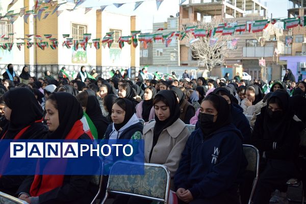 طنین زنگ انقلاب در بهارستان‌دو 