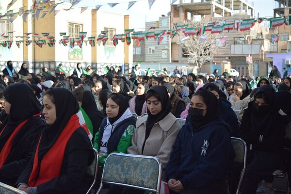 طنین زنگ انقلاب در بهارستان‌دو 