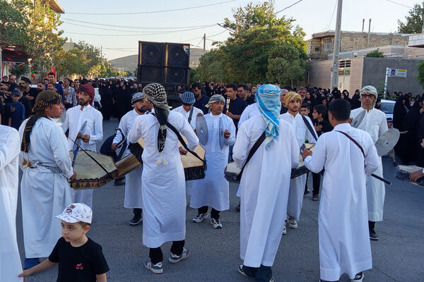 استقبال از ماه محرم با آیین سنتی چاووش‌خوانی در شهر بهمن