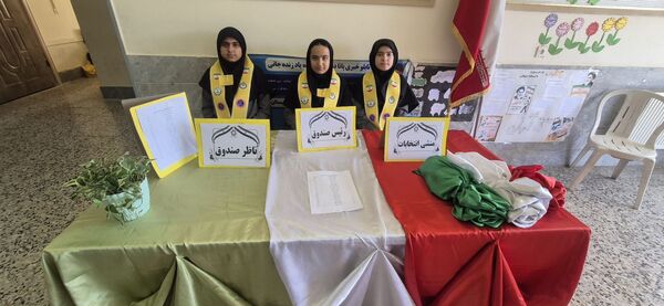 انتخابات شورای دانش آموزی در دبیرستان دخترانه امید 