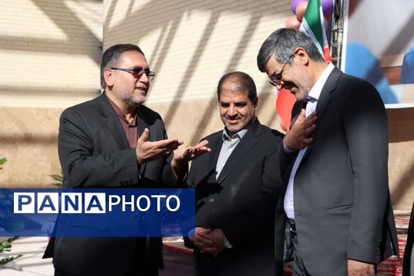 مراسم جشن ملی عاطفه‌ها در دبیرستان دخترانه شهید دکتر پاکنژاد یزد 