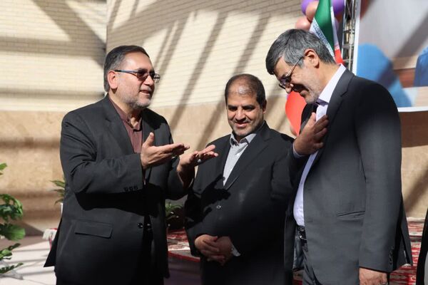 مراسم جشن ملی عاطفه‌ها در دبیرستان دخترانه شهید دکتر پاکنژاد یزد 