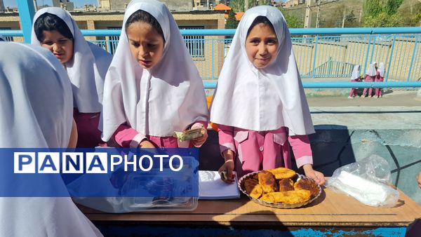 جشنواره فروش غذاهای سالم با مشارکت دانش آموزان مدرسه شهید رجایی ۱ منطقه پردیس 