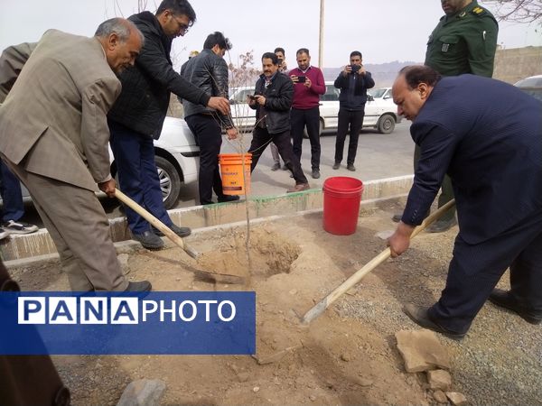 مراسم درخت کاری در مدرسه پویندگان فرهنگ شهرستان خلیل آباد 