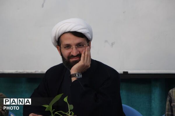 برگزاری جلسه سفیران کتاب یزد با نویسنده کتاب «فرمانده سری»