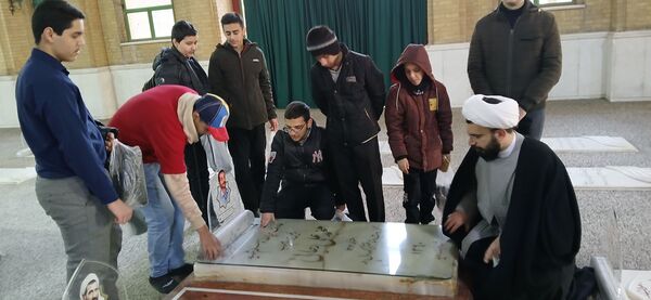 حضور دانش‌آموزان دبیرستان‌شهید بابایی در مراسمات ۱۲ بهمن