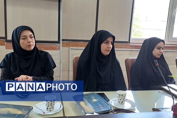 تقدیر از مراقبین سلامت و ارگان‌های مرتبط با حوزه سلامت در اداره آموزش و پرورش شهریار 