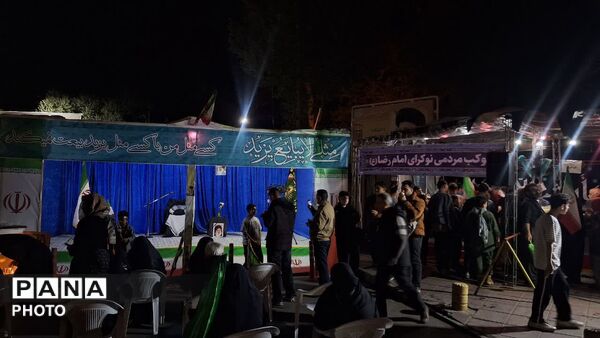 بازسازی صحنه سخنرانی رهبر شهید انقلاب اسلامی ایران در بلوار امام‌زاده حسن(ع) کرج