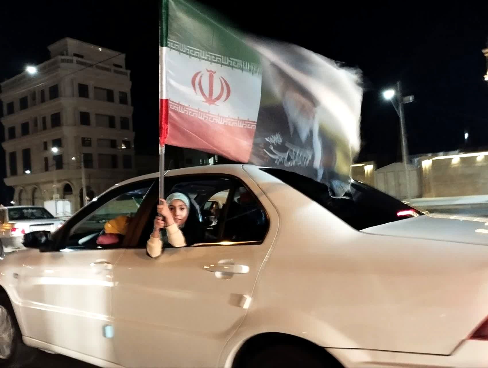 رژه ماشینی مردم کاشمر برای دفاع از میهن و بیعت با رهبر انقلاب