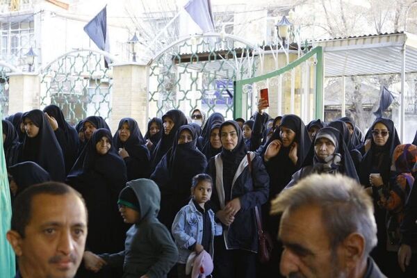 مراسم پیاده روی از مسجد موسی بن جعفر تا امام زاده اسماعیل درشهرستان فیروزکوه