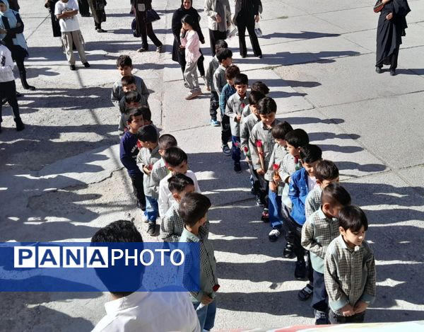 جشن شکوفه‌ها در دبستان‌های شهرستان ایلام 