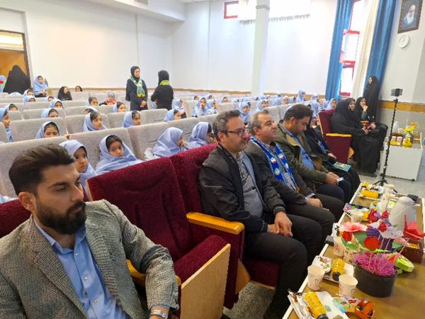 آیین تحلیف پیشتازان در دبستان آرمینه مصلی نژاد ناحیه ۶ مشهد