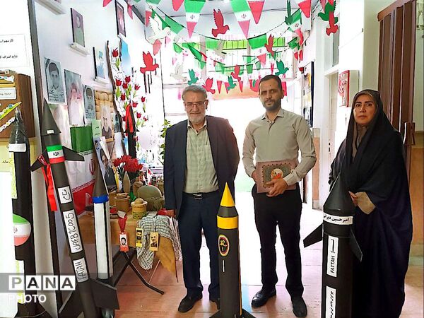 جشن آغاز سال تحصیلی و «روز پرچم» در مدرسه معراج منطقه ۱۰ تهران