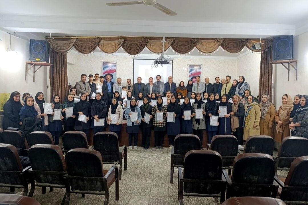 تجلیل از دانش‌آموزان برتر جشنواره خوارزمی در شهرستان دهگلان