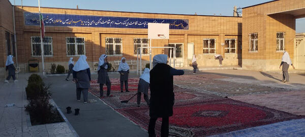 دورهمی دانش‌آموزان مدرسه حضرت رقیه(س) روستای صرم در ضیافت افطاری