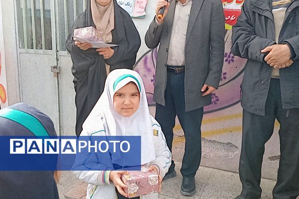 دهه فجر در دبستان‌های باران قشلاق معین‌آباد و شهدای قلعه‌سین پیشوا؛ کودکان روایتگر امید و همبستگی ملی