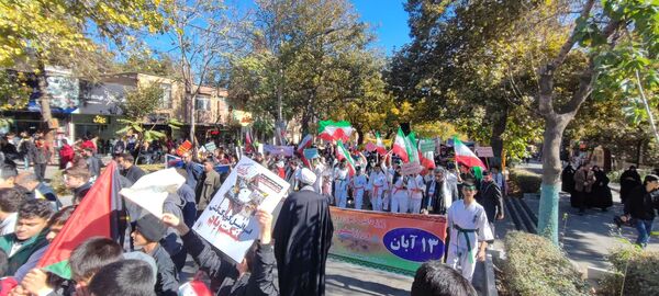 طنین شعارهای ضد استکباری در شاندیز