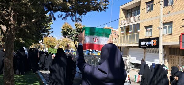 مشت هایی از نماد استواری و شجاعت 