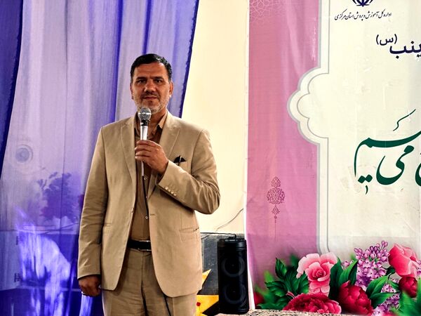 جشن عاطفه‌ها در دبستان حضرت زینب(س) شهر اراک