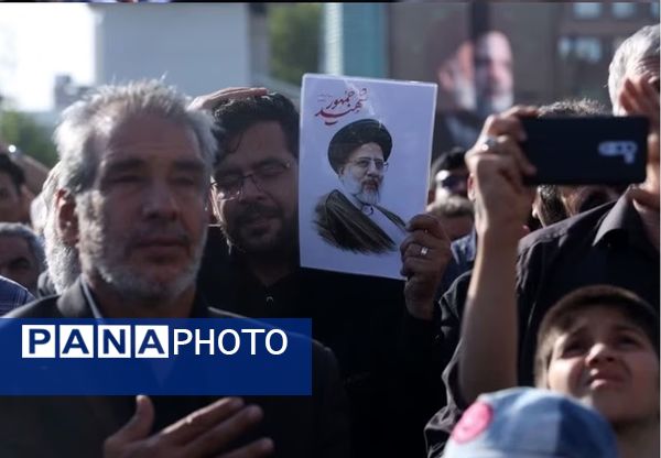 عزاداری مردم مشهد به مناسبت شهادت خادم الرضا(ع)، آیت الله رئیسی و همراهان ایشان