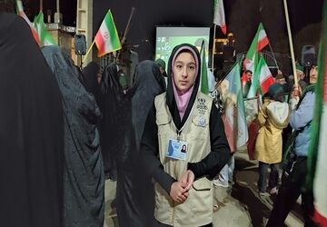 با حضور در خیابان پای کار انقلاب و کشورمان هستیم