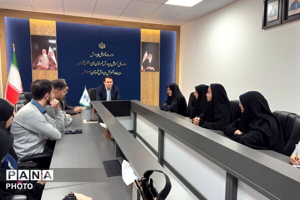 نشست خبری مدیر آموزش‌وپرورش شهرستان اسلامشهر با اصحاب رسانه نوجوان