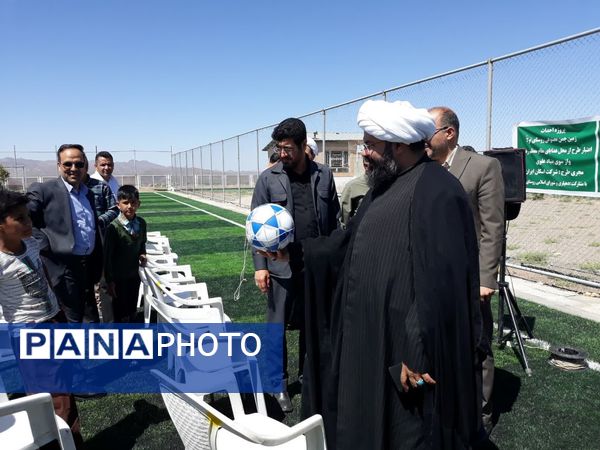 بهره‌برداری از چمن‌های مصنوعی روستای تولا و سنجدک شهرستان کوهسرخ