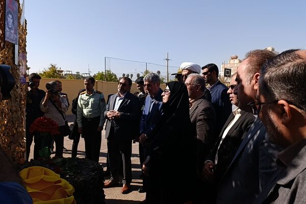 آیین استانی زنگ مهر در دبیرستان راضیه شیراز‌ 
