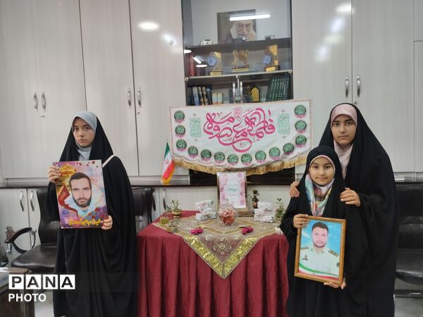 مراسم تجلیل از خانواده شهدا در دبستان شاهد شهید ناصری