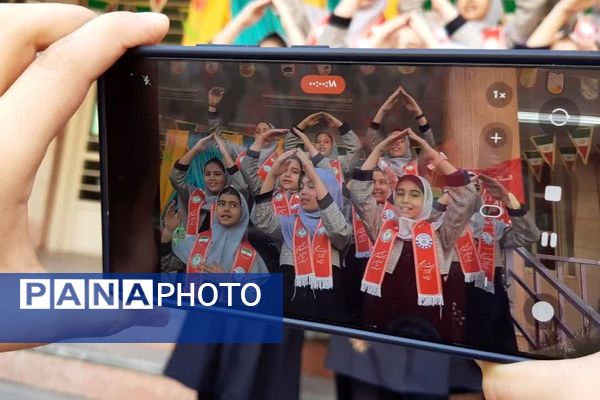 جشن پیروری انقلاب اسلامی در دبستان شهید آقچه‌لو رباط‌کریم