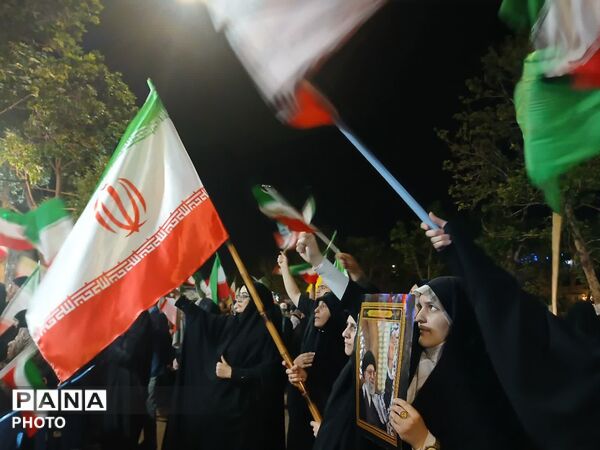 موج حماسه مشهدیان در بلوار احمد آباد 