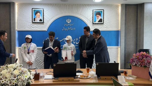 تجلیل سرپرست آموزش و پرورش استان مرکزی از دانش‌آموزان افتخارآفرین در المپیک دانش‌آموزی 