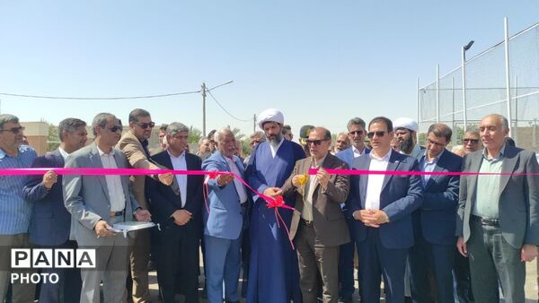 آیین بهره‌برداری همزمان از پروژه‌های شرکت توزیع برق ، بنیاد مسکن و شهرداری طبس