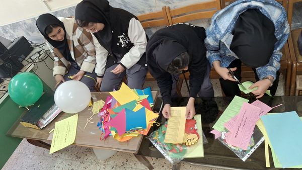 جشن نیمه شعبان  و دهه فجر در دبیرستان شهید  مرتضی مطهری (عترت) 