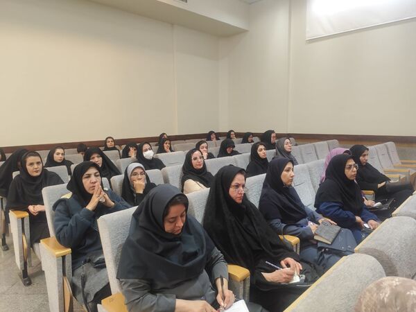 نشست تخصصی رابطین پژوهش؛ گامی برای توسعه علمی مدارس ناحیه ۶